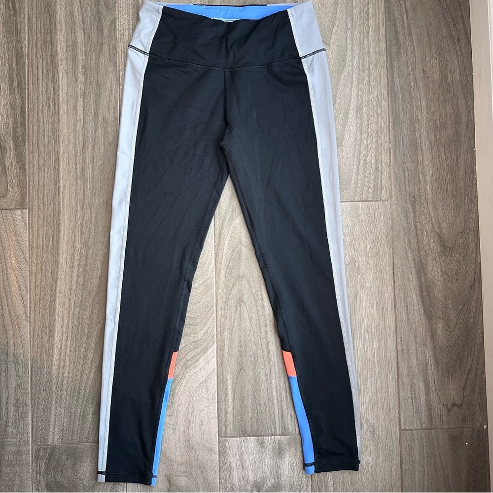 Victoria’s Secret Knockout Leggings Women’s M NWOT